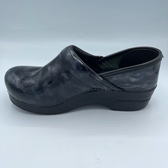 Dansko patent leather clogs women’s size 37 - Picture 2 of 9